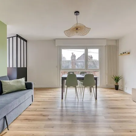 Marine Votre F2 Moderne A * רואן