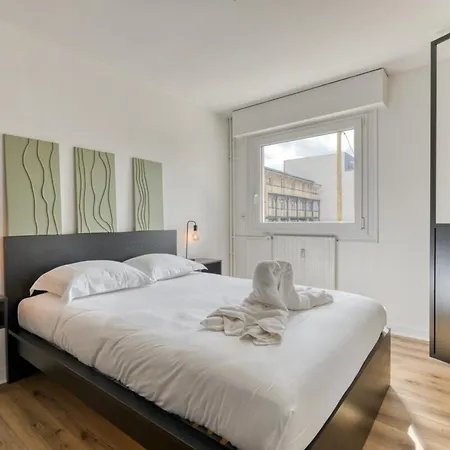 Marine Votre F2 Moderne A * רואן